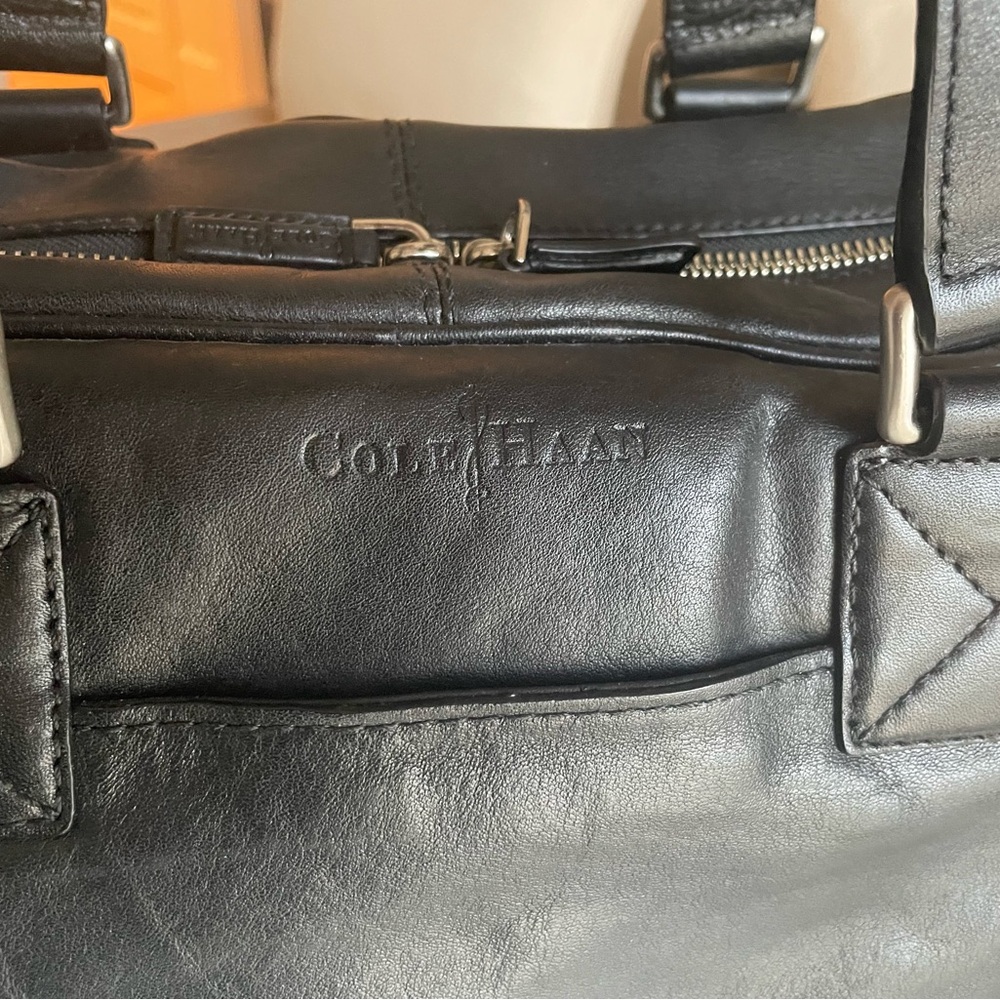 ❌SOLD❌ Cole Haan Black Leather Duffle Bag
New. Never used with Shoulder Strap - Picture 3 of 6
